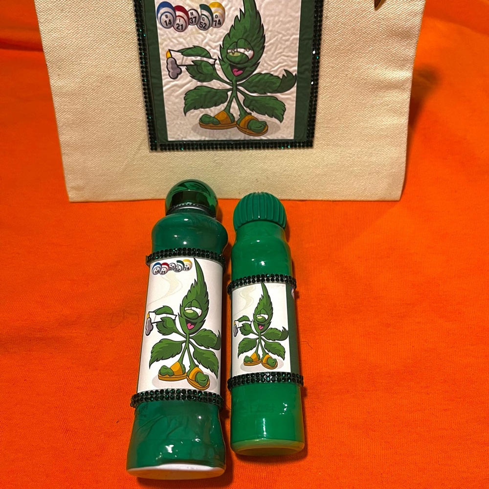 Custom bingo dauber and pouch